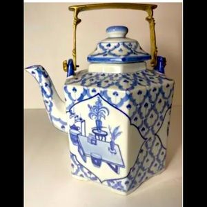 “Seymour Mann” Vintage Tea Pot